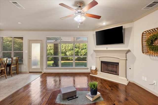 8222 Holly Hock Drive, Arlington, TX 76001