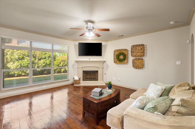 8222 Holly Hock Drive, Arlington, TX 76001