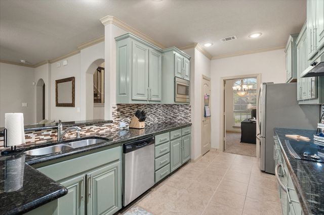 8222 Holly Hock Drive, Arlington, TX 76001