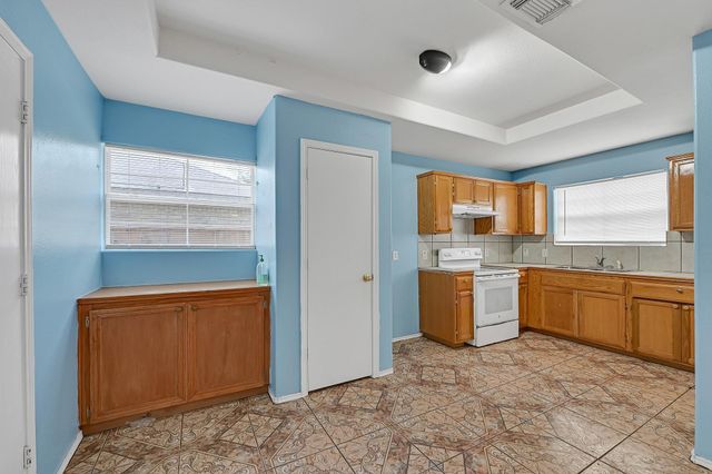 5518 Rio Ramos Street, Rosharon, TX 77583