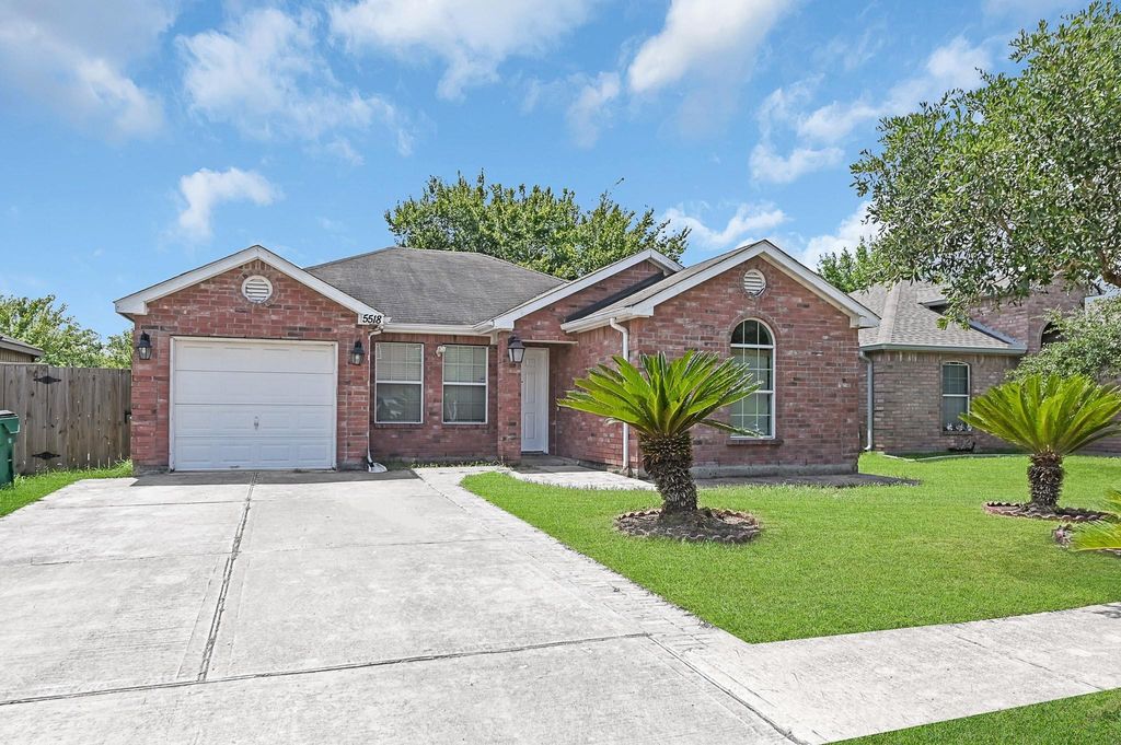 5518 Rio Ramos Street, Rosharon, TX 77583