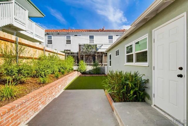 1852 Chalcedony, San Diego, CA 92109