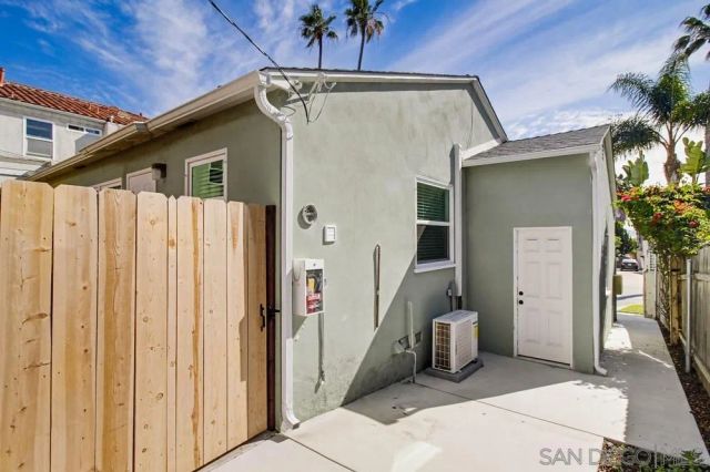 1852 Chalcedony, San Diego, CA 92109