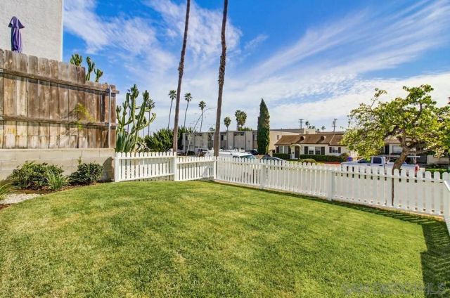 1852 Chalcedony, San Diego, CA 92109