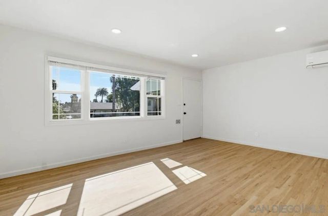 1852 Chalcedony, San Diego, CA 92109