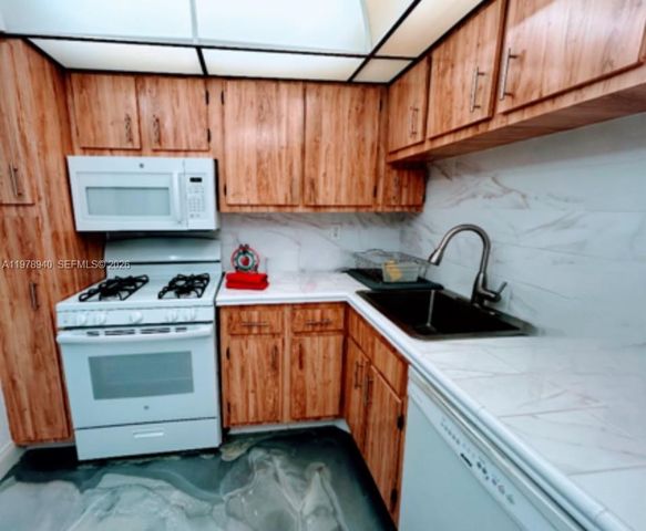 2030 S Ocean Dr 1802, Hallandale Beach, FL 33009