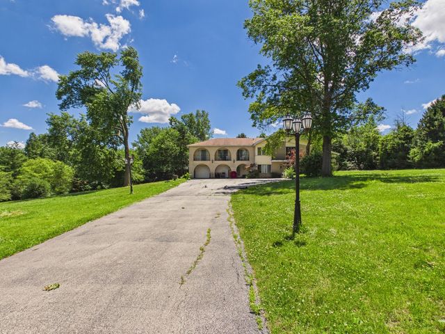 94 Old Creek Road, Palos Park, IL 60464