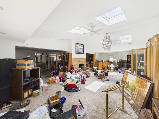 94 Old Creek Road, Palos Park, IL 60464