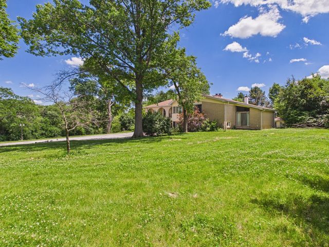 94 Old Creek Road, Palos Park, IL 60464
