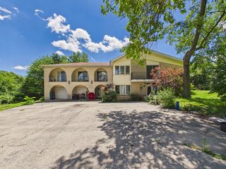 94 Old Creek Road, Palos Park, IL 60464