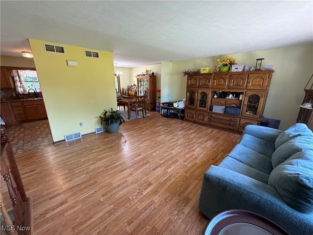 2993 Brightwood Road SE, New Philadelphia, OH 44663