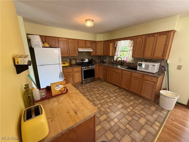 2993 Brightwood Road SE, New Philadelphia, OH 44663