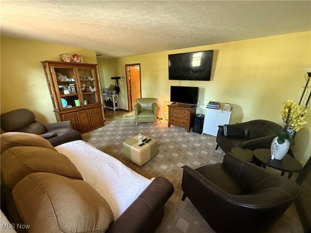 2993 Brightwood Road SE, New Philadelphia, OH 44663