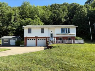 2993 Brightwood Road SE, New Philadelphia, OH 44663