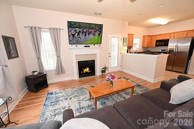 1360 21st Avenue NE, Hickory, NC 28601