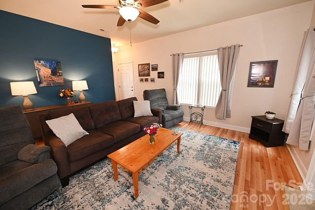 1360 21st Avenue NE, Hickory, NC 28601