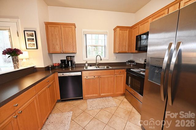 1360 21st Avenue NE, Hickory, NC 28601