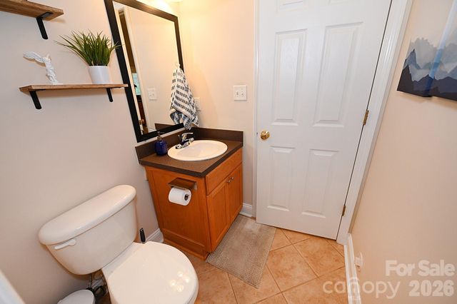 1360 21st Avenue NE, Hickory, NC 28601