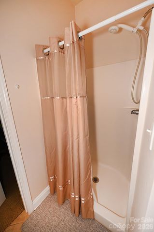 1360 21st Avenue NE, Hickory, NC 28601