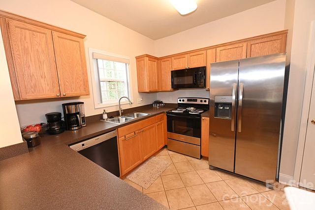 1360 21st Avenue NE, Hickory, NC 28601