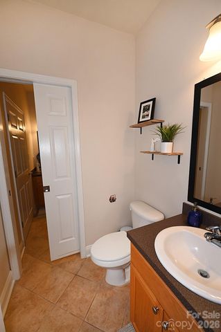 1360 21st Avenue NE, Hickory, NC 28601