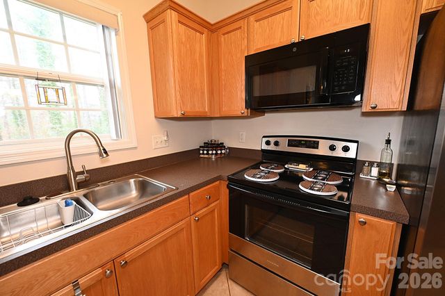 1360 21st Avenue NE, Hickory, NC 28601