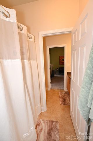 1360 21st Avenue NE, Hickory, NC 28601