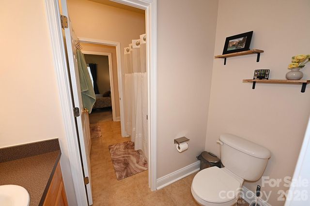 1360 21st Avenue NE, Hickory, NC 28601