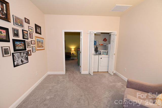 1360 21st Avenue NE, Hickory, NC 28601