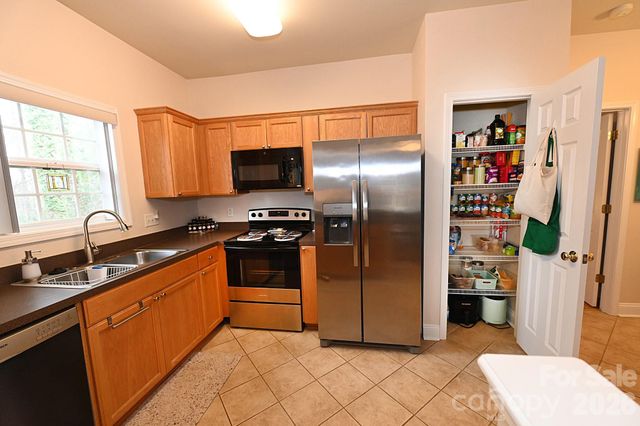 1360 21st Avenue NE, Hickory, NC 28601