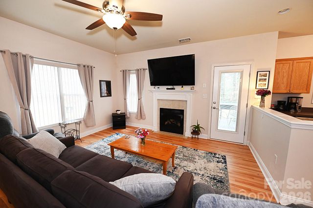 1360 21st Avenue NE, Hickory, NC 28601