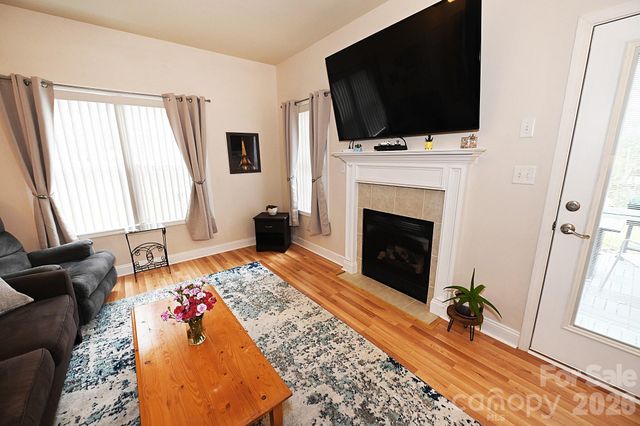 1360 21st Avenue NE, Hickory, NC 28601