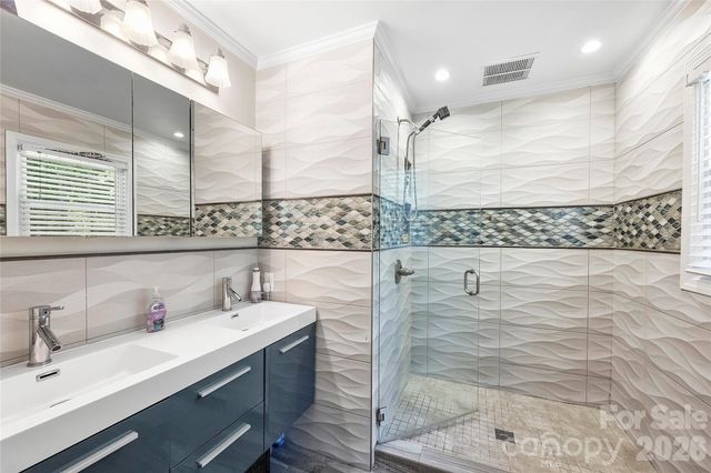 5525 Lancelot Drive, Charlotte, NC 28270
