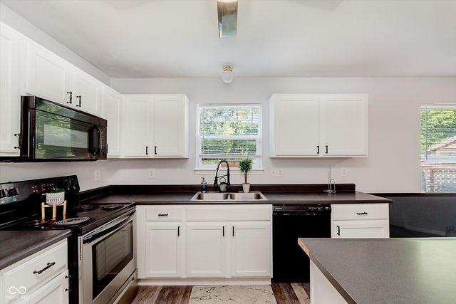 5211 Pike Creek Lane, Indianapolis, IN 46254