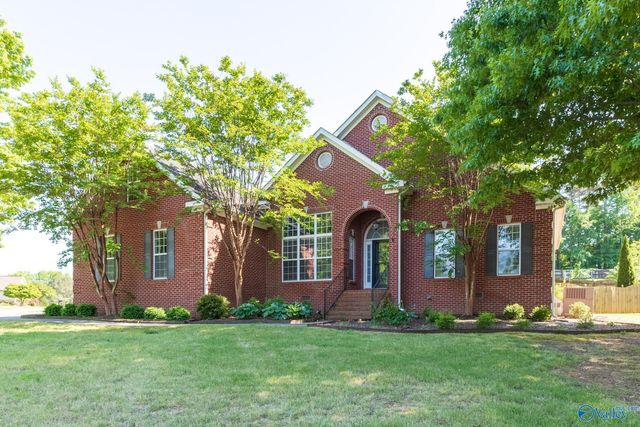 4404 Hidden Lake Drive, Owens Cross Roads, AL 35763