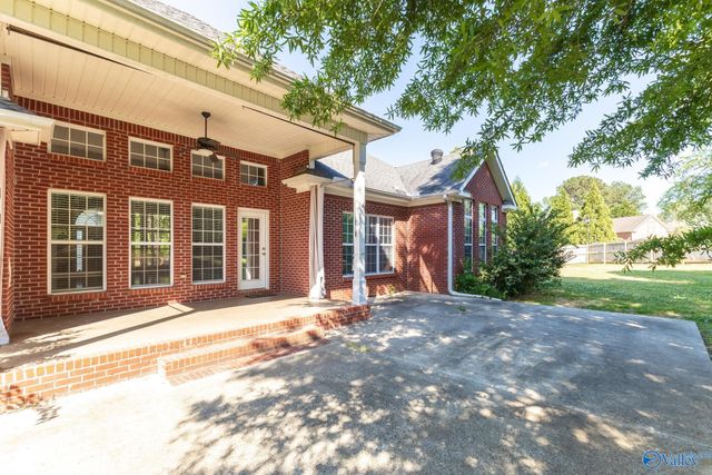 4404 Hidden Lake Drive, Owens Cross Roads, AL 35763