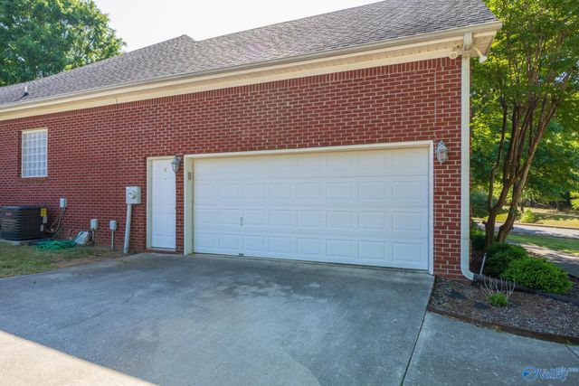 4404 Hidden Lake Drive, Owens Cross Roads, AL 35763