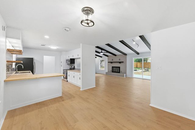 107 Suttles Ave, San Marcos, TX 78666