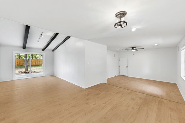 107 Suttles Ave, San Marcos, TX 78666