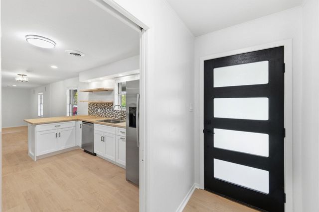 107 Suttles Ave, San Marcos, TX 78666