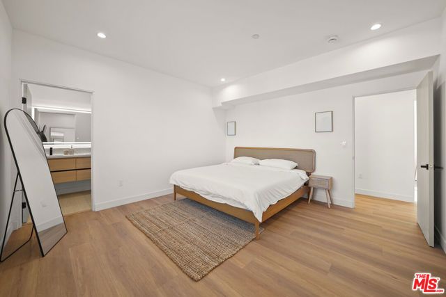 13694 Erwin Street A, Van Nuys (los Angeles), CA 91401
