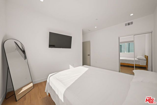 13694 Erwin Street A, Van Nuys (los Angeles), CA 91401
