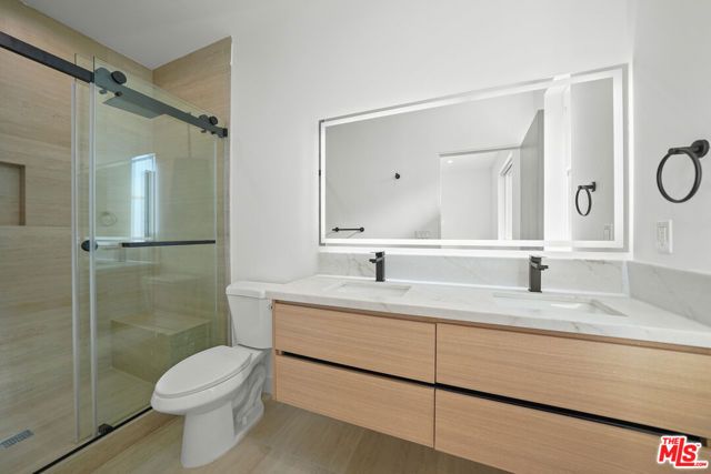13694 Erwin Street A, Van Nuys (los Angeles), CA 91401
