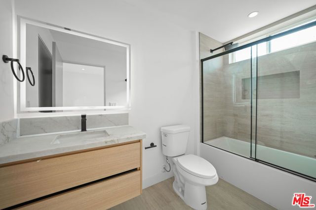13694 Erwin Street A, Van Nuys (los Angeles), CA 91401