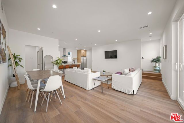 13694 Erwin Street A, Van Nuys (los Angeles), CA 91401