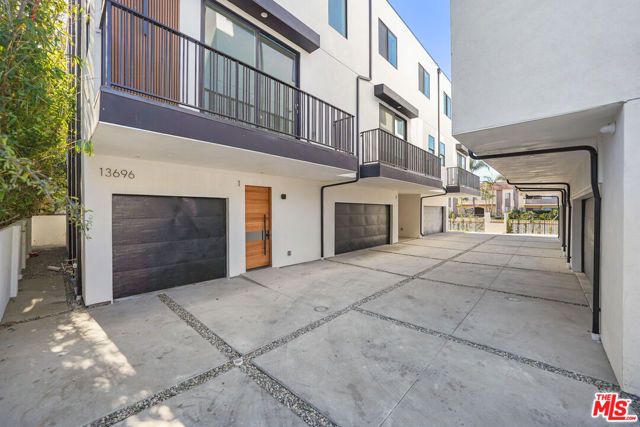 13694 Erwin Street A, Van Nuys (los Angeles), CA 91401