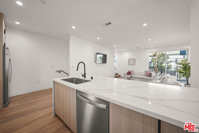 13694 Erwin Street A, Van Nuys (los Angeles), CA 91401