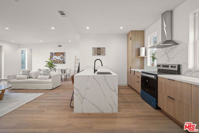 13694 Erwin Street A, Van Nuys (los Angeles), CA 91401