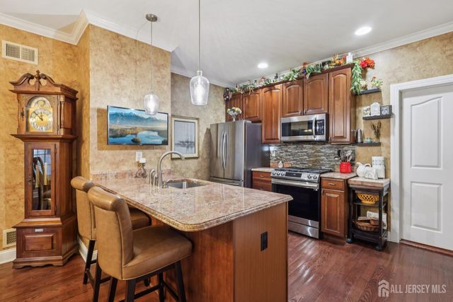 1 Majestic Woods Drive, Monroe, NJ 08831