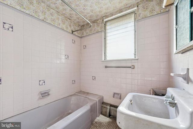 1810 S SARTAIN ST, Philadelphia, PA 19148